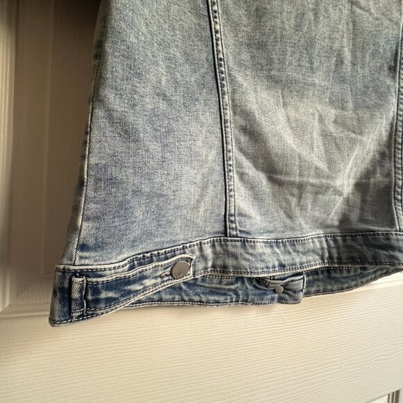 Wash Lab Women's Medium Denim Jean Jacket Short Puff Sleeve Light Wash Button Up - Picture 5 of 12